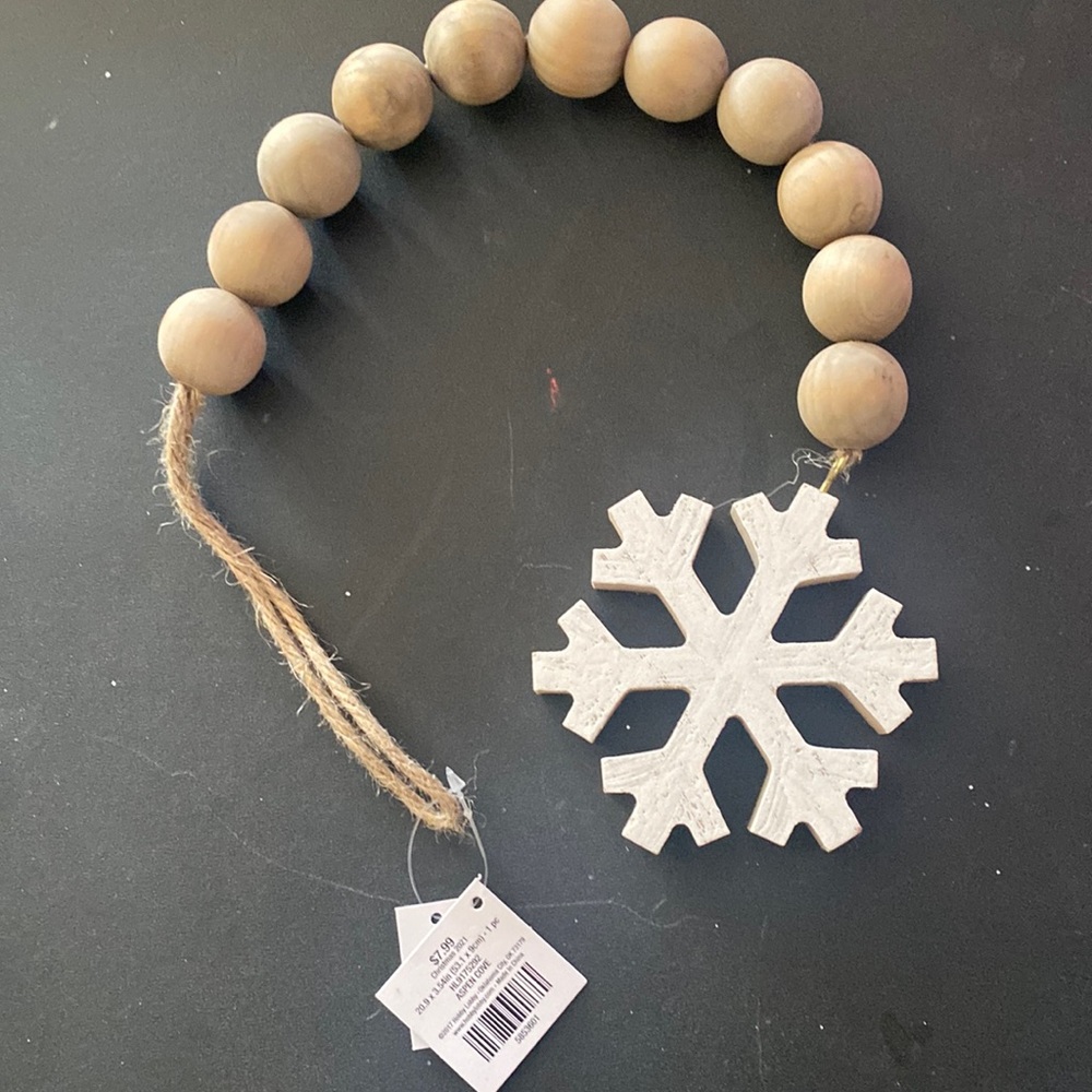 Snowflake tiered tray garland